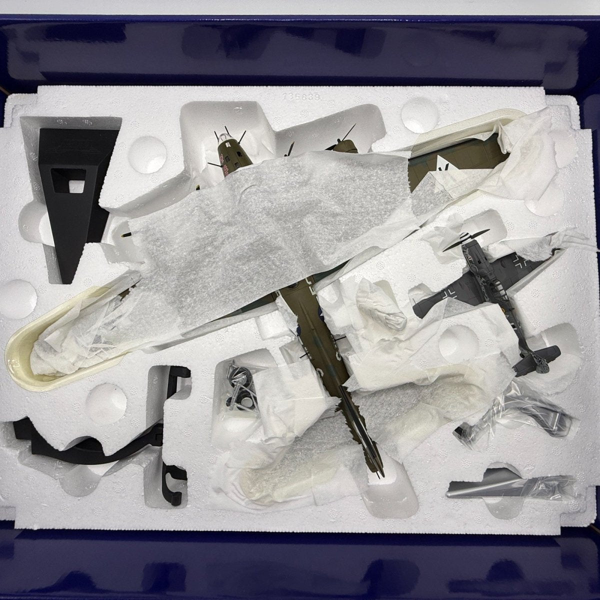 Corgi 1:72 AA39915 B - 17 Flying Fortress "Ye Olde Pub" & BF109G - 6 Franz Stigler - Corgi