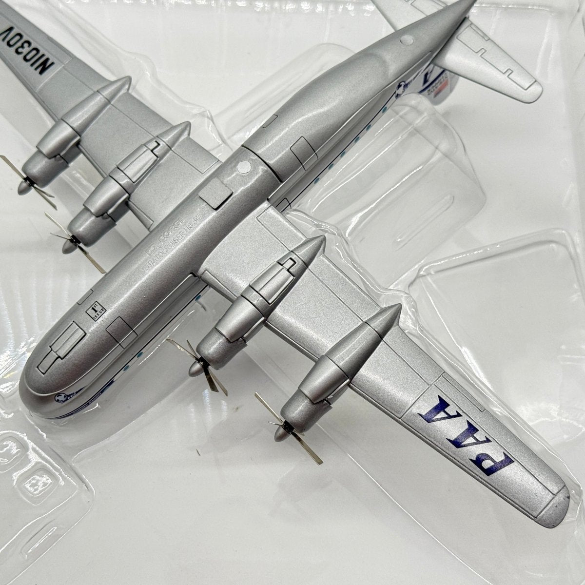 Corgi 48101 1:144 Boeing 377 Stratocruiser Pan Am N1030V Clipper America - Corgi