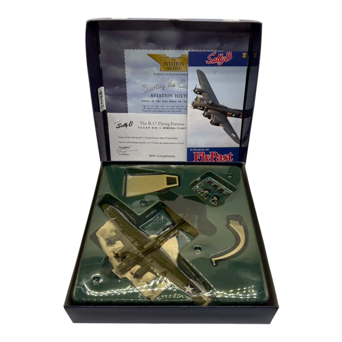 Corgi 48202 1:144 Boeing B-17G Flying Fortress Sally B G-BEDF 41-24485 DF-A - Corgi