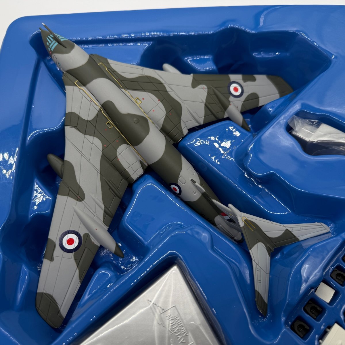 Corgi 48703 1:144 Handley Page Victor SR.2 RAF No.543 Sqn XL161 RAF Wyton - Corgi