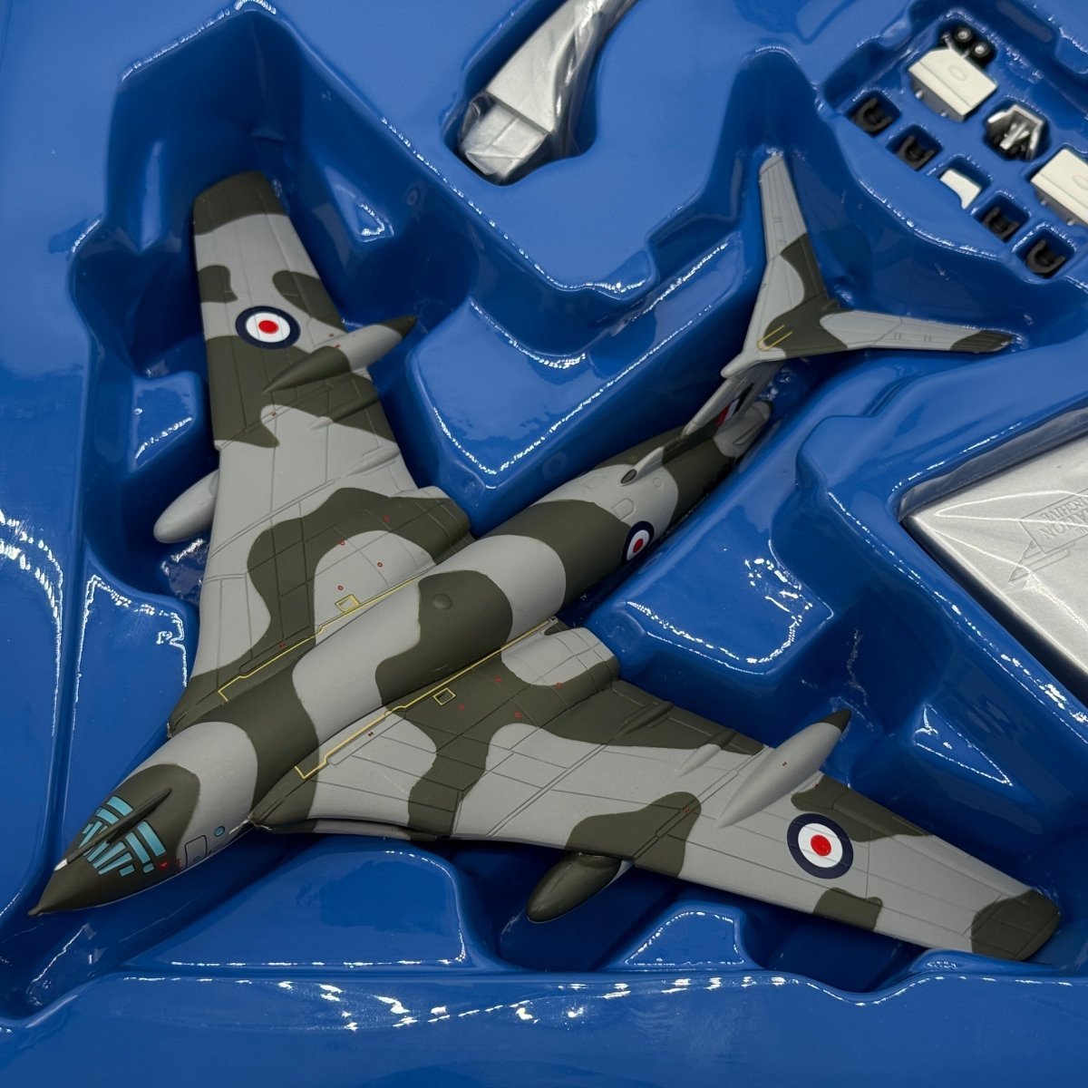 Corgi 48703 1:144 Handley Page Victor SR.2 RAF No.543 Sqn XL161 RAF Wyton - Corgi