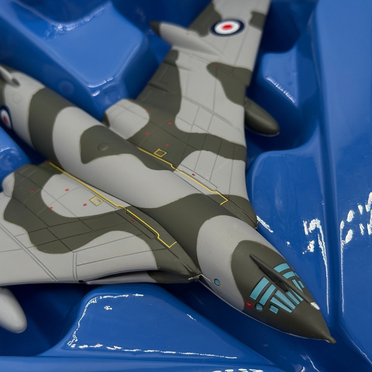 Corgi 48703 1:144 Handley Page Victor SR.2 RAF No.543 Sqn XL161 RAF Wyton - Corgi