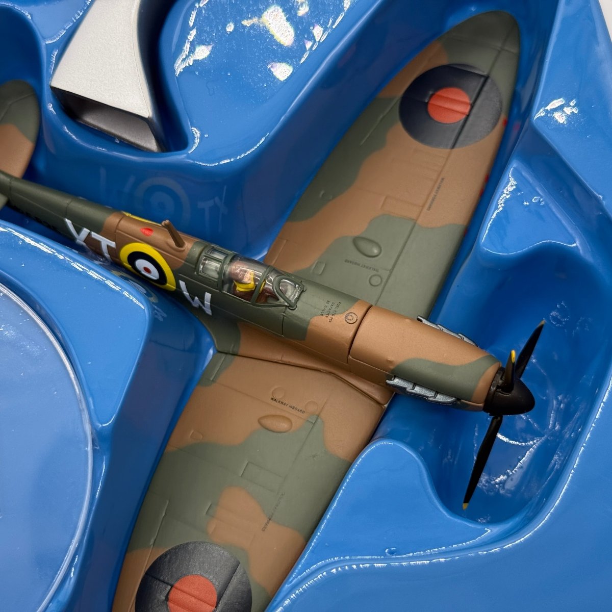 Corgi 49004 1:72 Supermarine Spitfire Mk IA RAF No.603 Sqn R6835 XT-W Brian Carbury Hornchurch Battle of Britain 1940 - Corgi