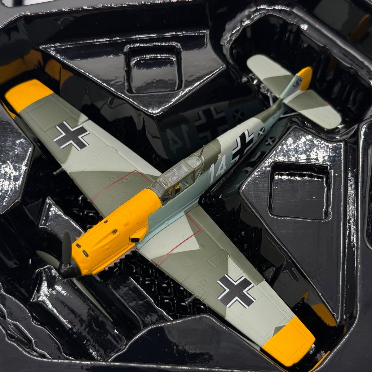 Corgi AA28003 1:72 Messerschmitt Bf 109E-4 Luftwaffe 1.(J)/LG 2 White 14 Marseille 1940 - Corgi
