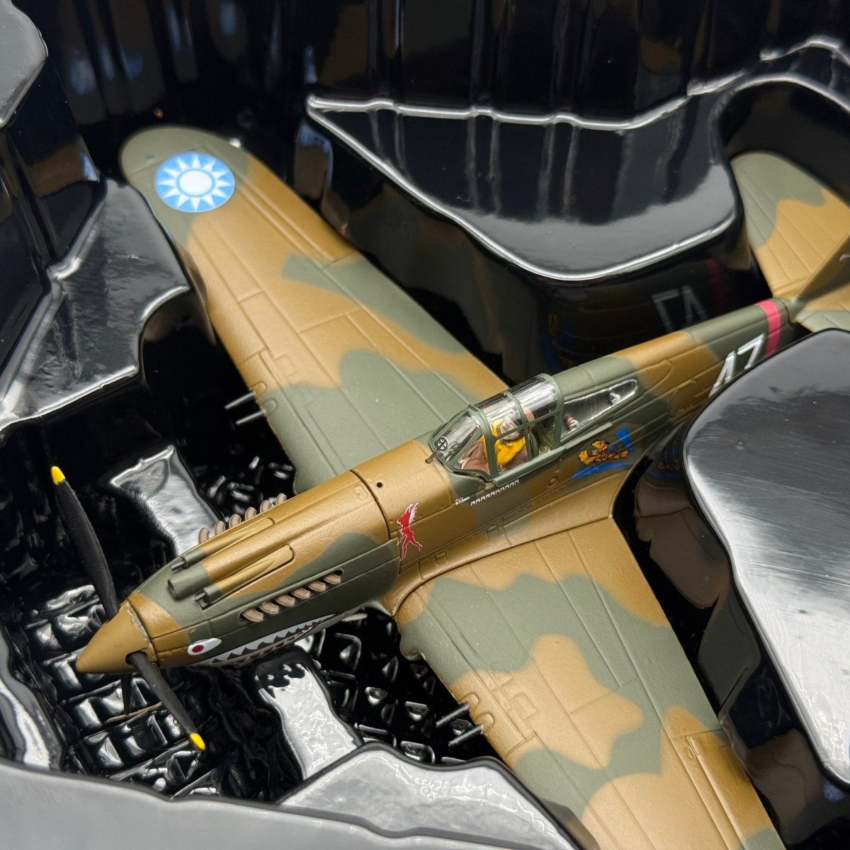 Corgi AA28104 1:72 Curtiss Hawk 81 - A - 2 P - 8127 AVG Flying Tigers 1942 - Corgi