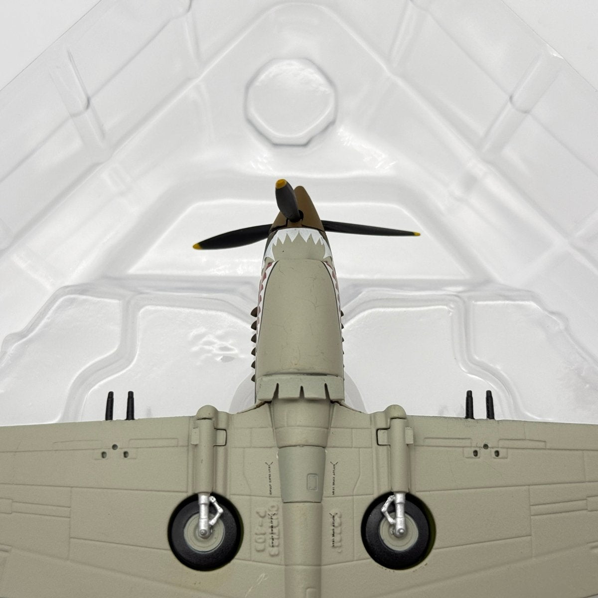 Corgi AA28104 1:72 Curtiss Hawk 81 - A - 2 P - 8127 AVG Flying Tigers 1942 - Corgi