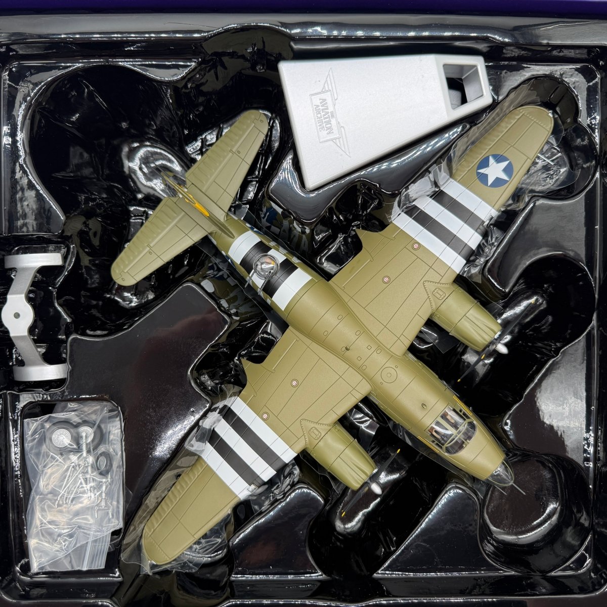 Corgi AA29501 1:72 Martin B-26B Marauder USAAF 386th BG 553rd BS Dinah Might D-Day 1944 - Corgi