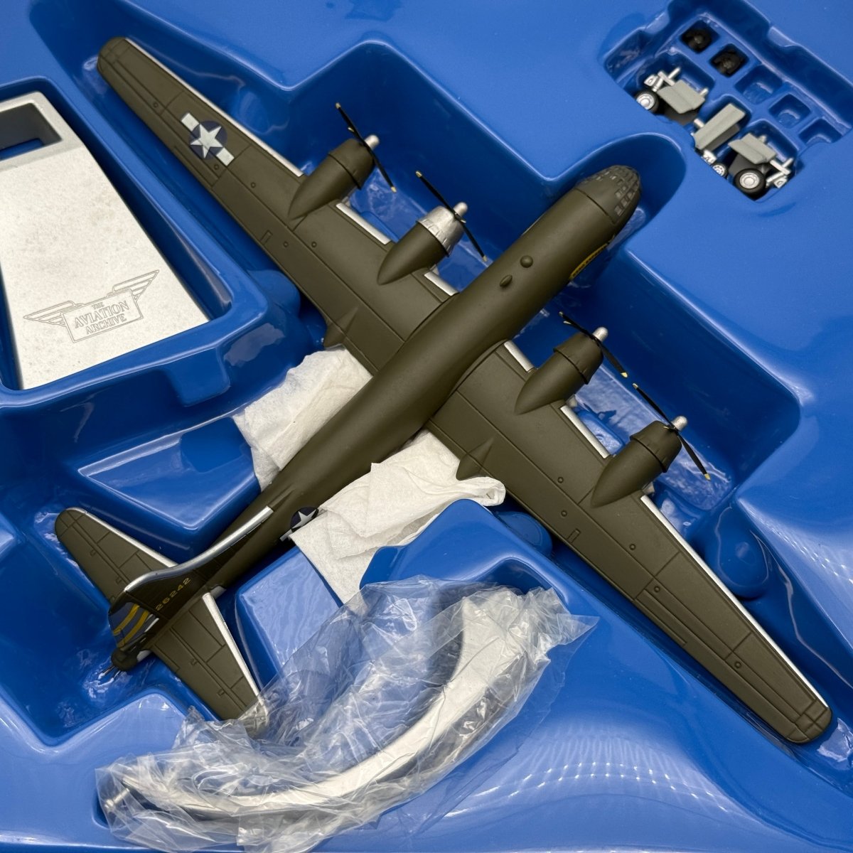 Corgi AA31801 1:144 Boeing B-29 Superfortress USAAF 58th BW Esso Express - Corgi