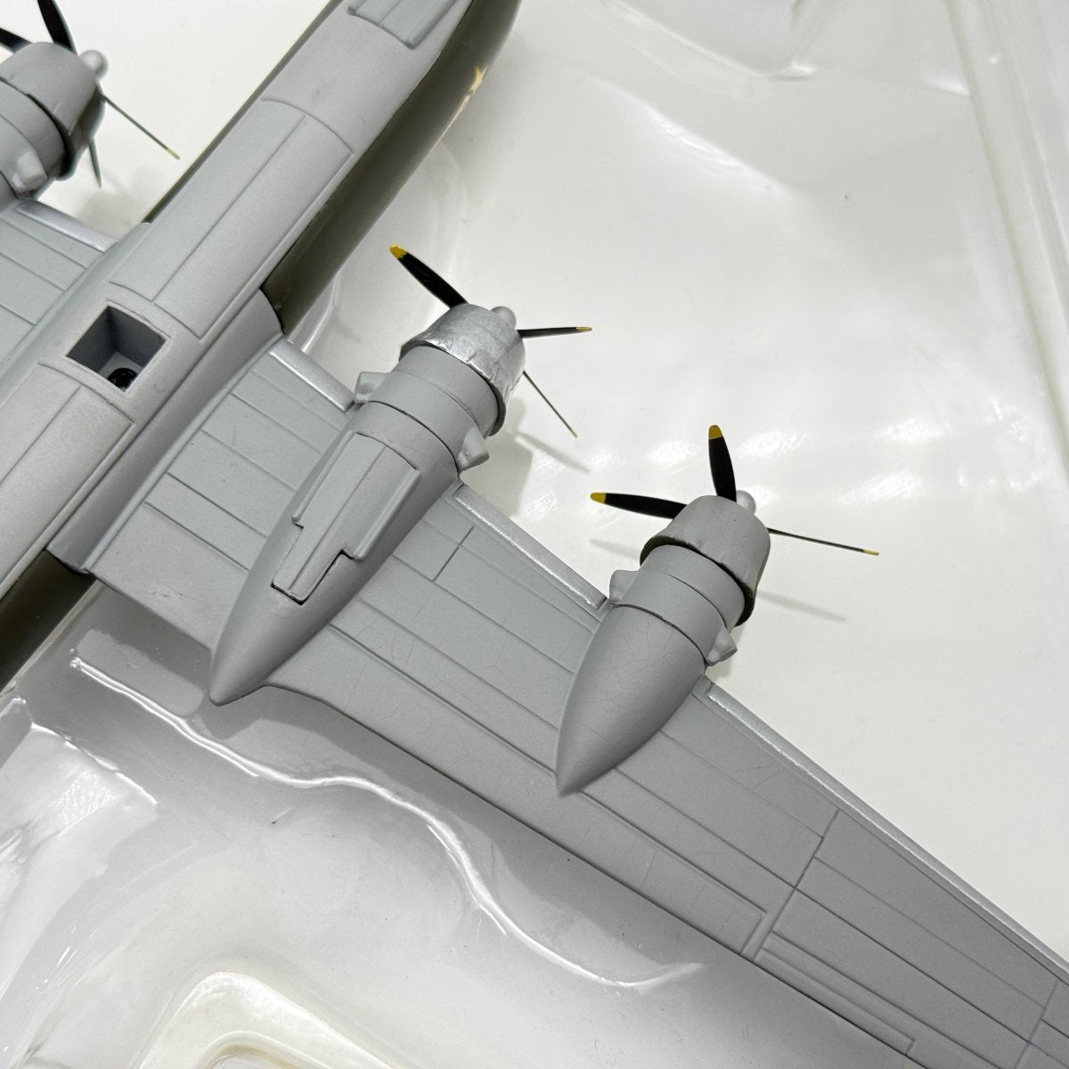 Corgi AA31801 1:144 Boeing B-29 Superfortress USAAF 58th BW Esso Express - Corgi