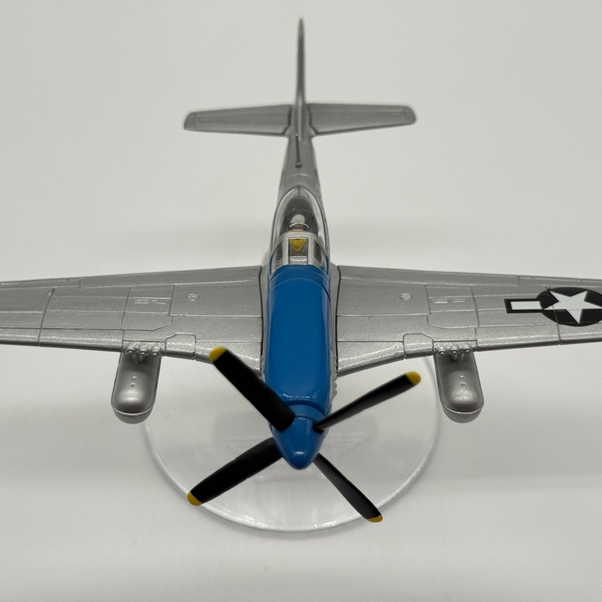 Corgi AA32204 1:72 North American P-51D Mustang USAAF 352nd FG 487th FS Petie 2nd John Meyer RAF Bodney 1944 - Corgi