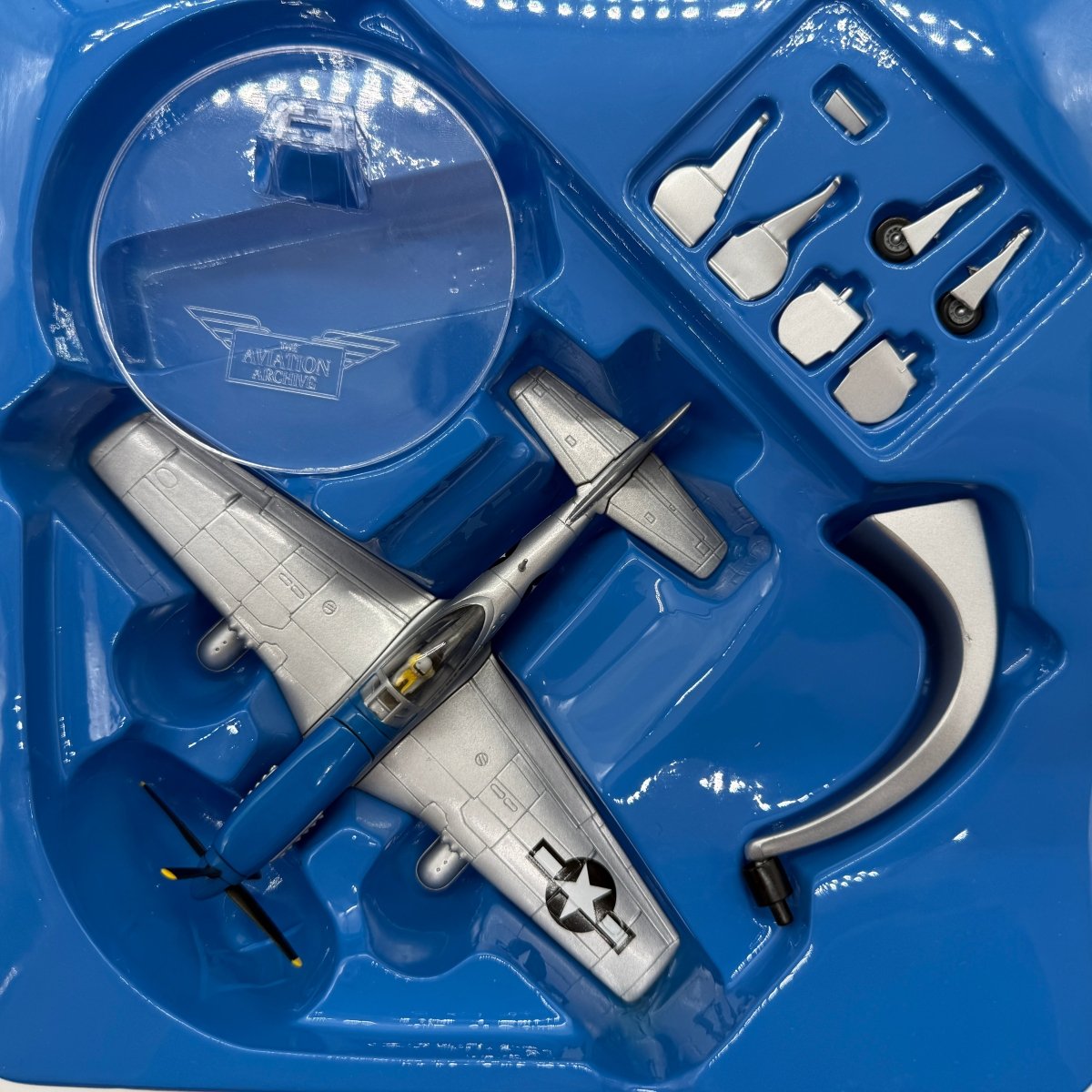 Corgi AA32204 1:72 North American P-51D Mustang USAAF 352nd FG 487th FS Petie 2nd John Meyer RAF Bodney 1944 - Corgi