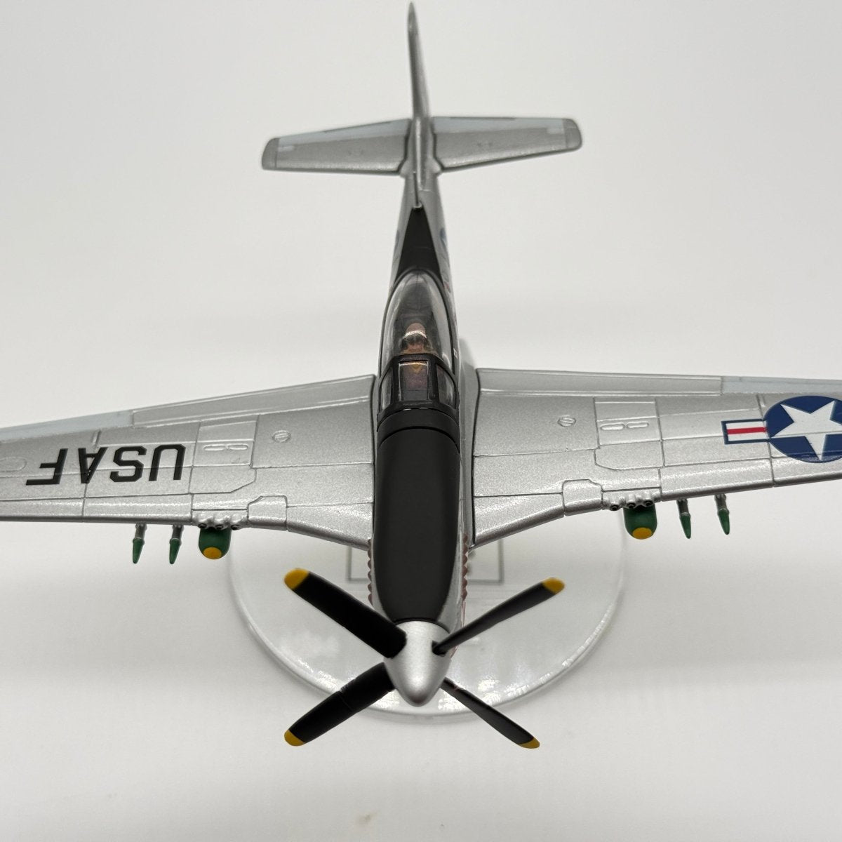 Corgi AA32209 1:72 North American F-51D Mustang USAF 18th FBG 12th FBS James Glessner Korea 1950 - Corgi
