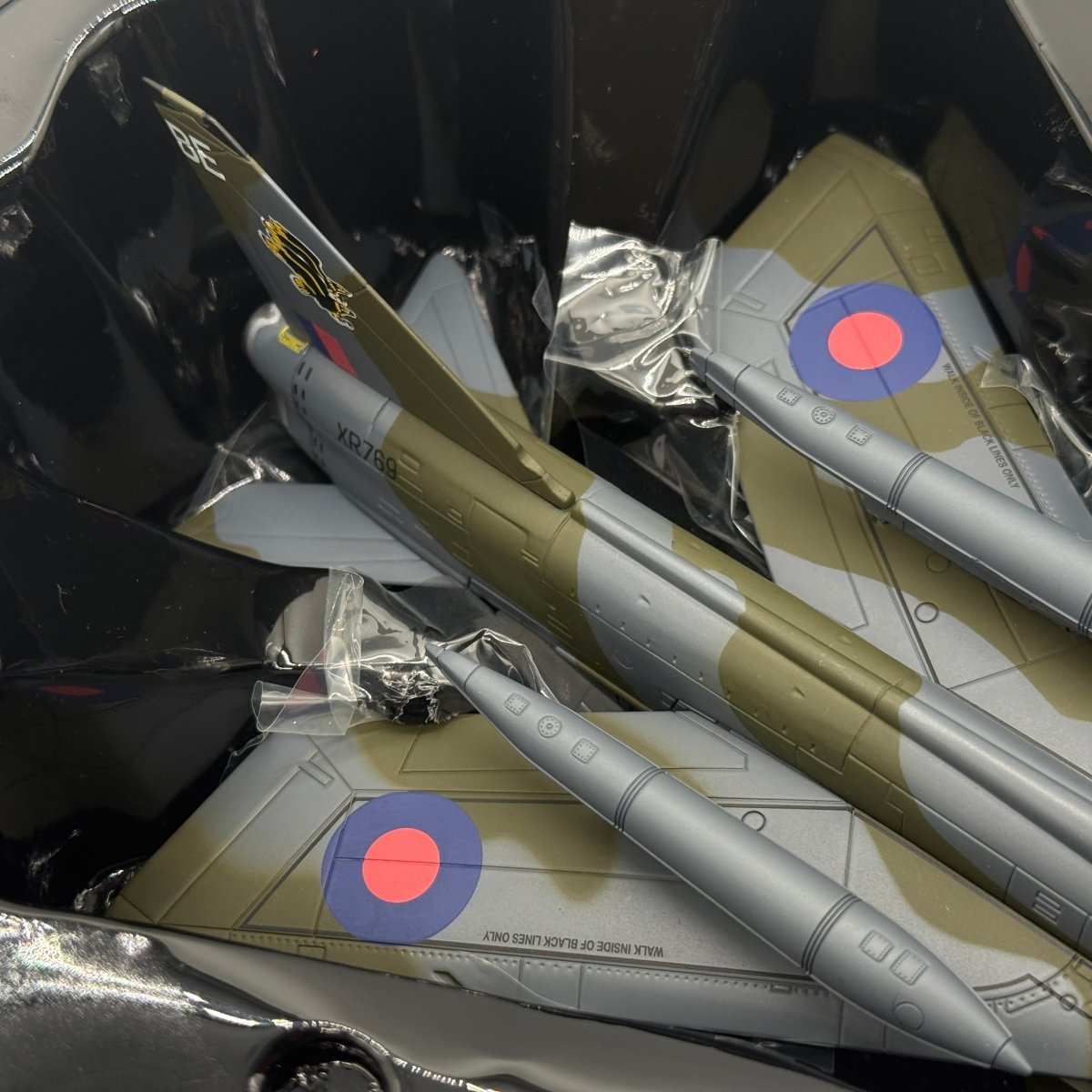 Corgi AA32310 1:72 English Electric Lightning F.Mk 6 RAF No.11 Sqn XR769 RAF Binbrook 1983 - Corgi