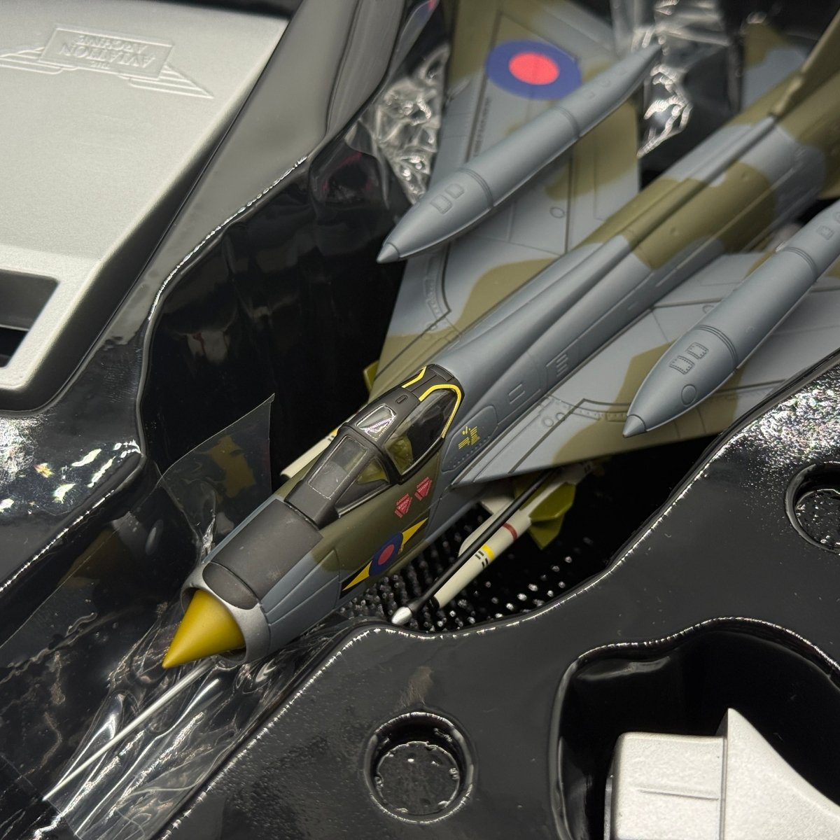 Corgi AA32310 1:72 English Electric Lightning F.Mk 6 RAF No.11 Sqn XR769 RAF Binbrook 1983 - Corgi