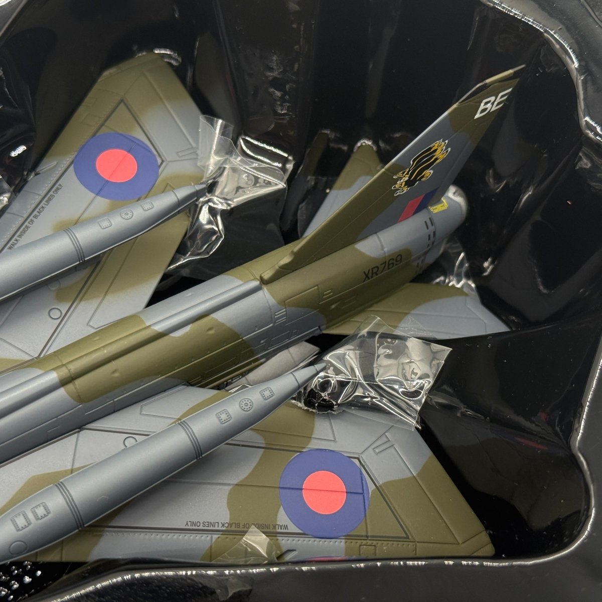 Corgi AA32310 1:72 English Electric Lightning F.Mk 6 RAF No.11 Sqn XR769 RAF Binbrook 1983 - Corgi