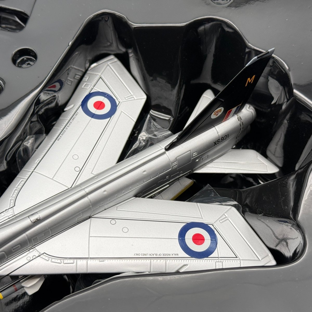 Corgi AA32312 1:72 English Electric Lightning F.6 XS921 74 Sqn RAF Tengah Singapore 1969 - Corgi
