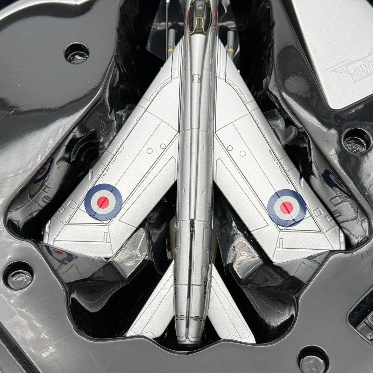Corgi AA32312 1:72 English Electric Lightning F.6 XS921 74 Sqn RAF Tengah Singapore 1969 - Corgi
