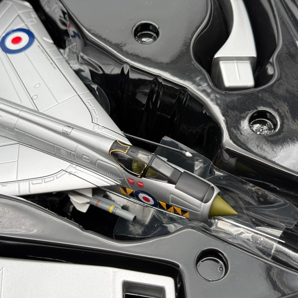 Corgi AA32312 1:72 English Electric Lightning F.6 XS921 74 Sqn RAF Tengah Singapore 1969 - Corgi
