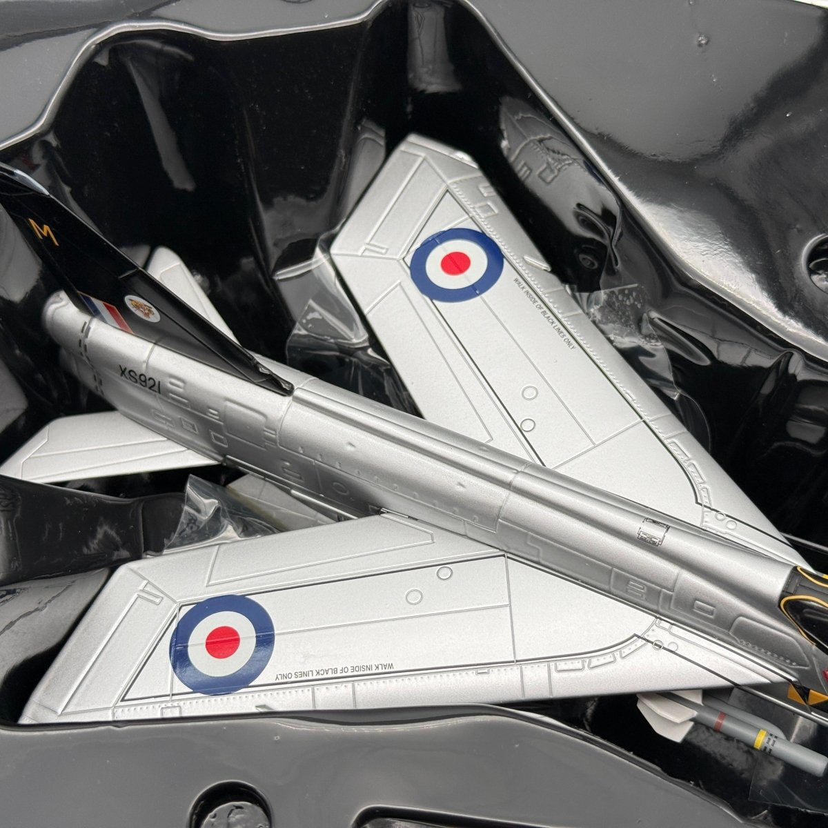 Corgi AA32312 1:72 English Electric Lightning F.6 XS921 74 Sqn RAF Tengah Singapore 1969 - Corgi