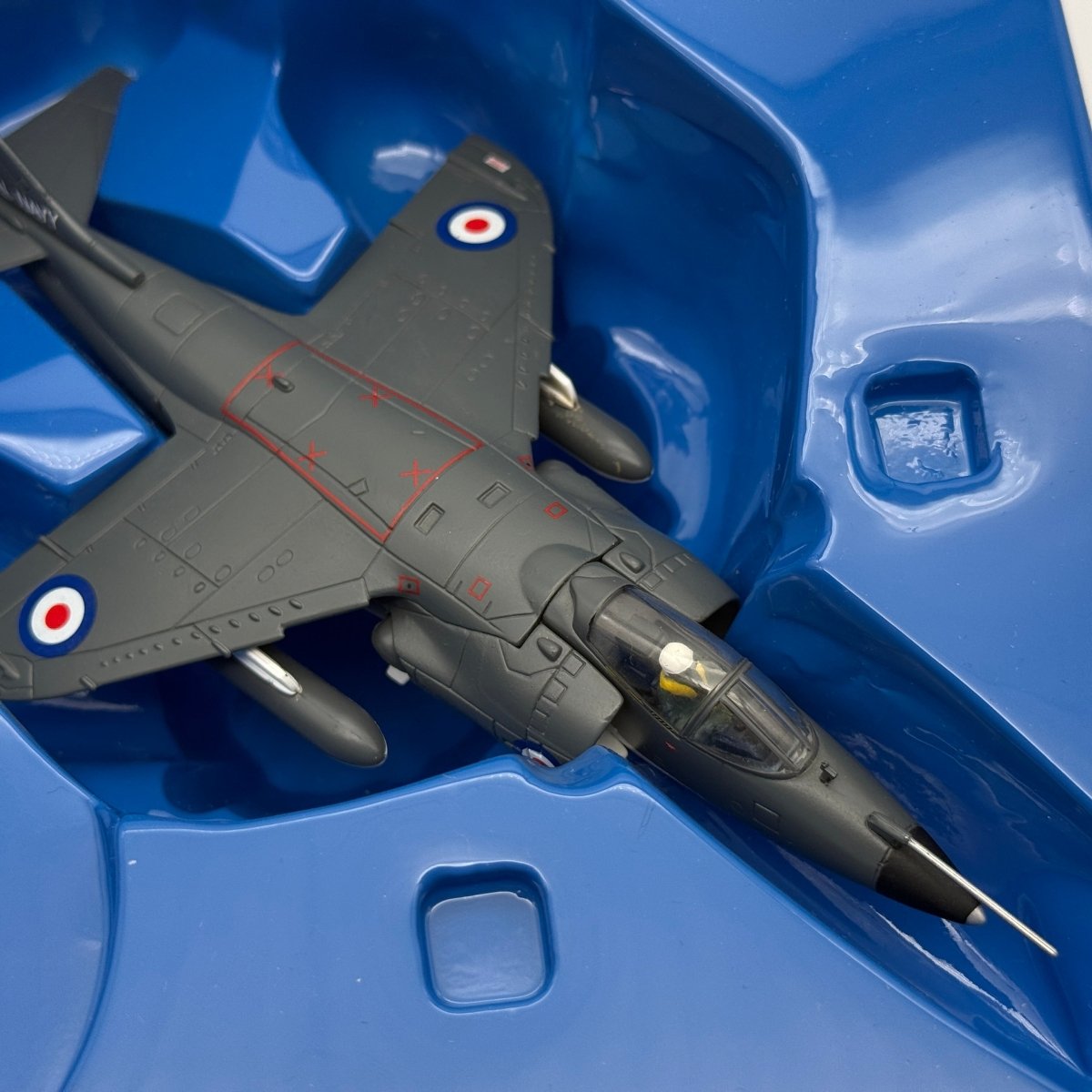 Corgi AA32402 1:72 Sea Harrier FRS.1 XZ450 800 NAS Falklands 1982 *ISSUES* - Corgi