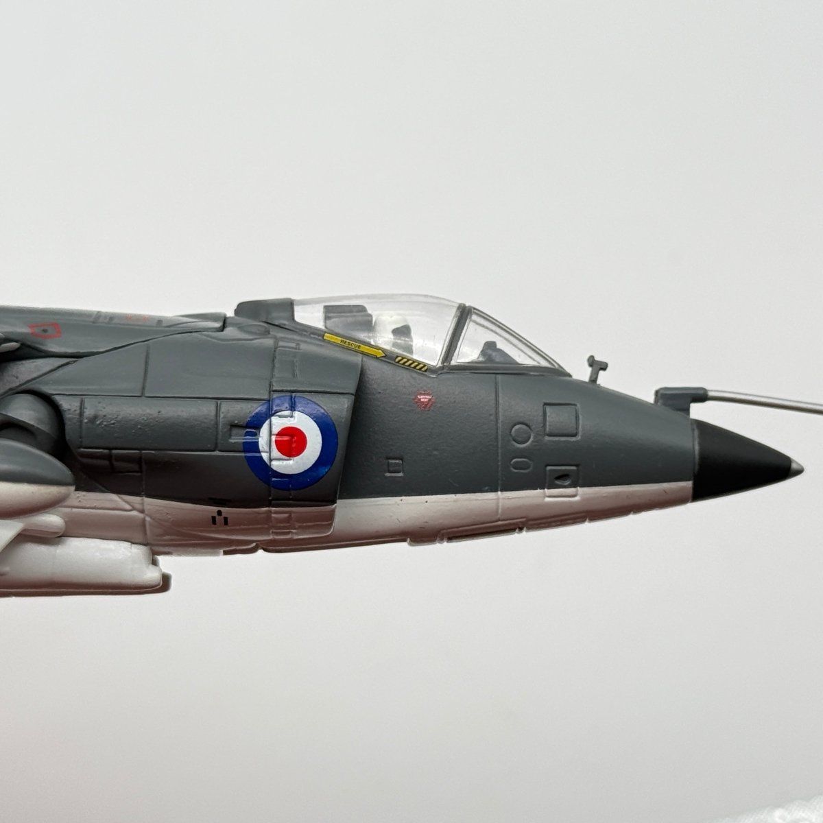 Corgi AA32402 1:72 Sea Harrier FRS.1 XZ450 800 NAS Falklands 1982 *ISSUES* - Corgi