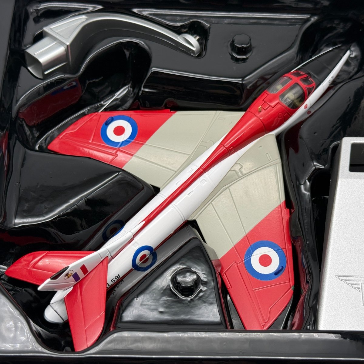 Corgi AA32715 1:72 Hawker Hunter T.Mk 7 RAF No.4 FTS XL591 Valley 1975 - Corgi