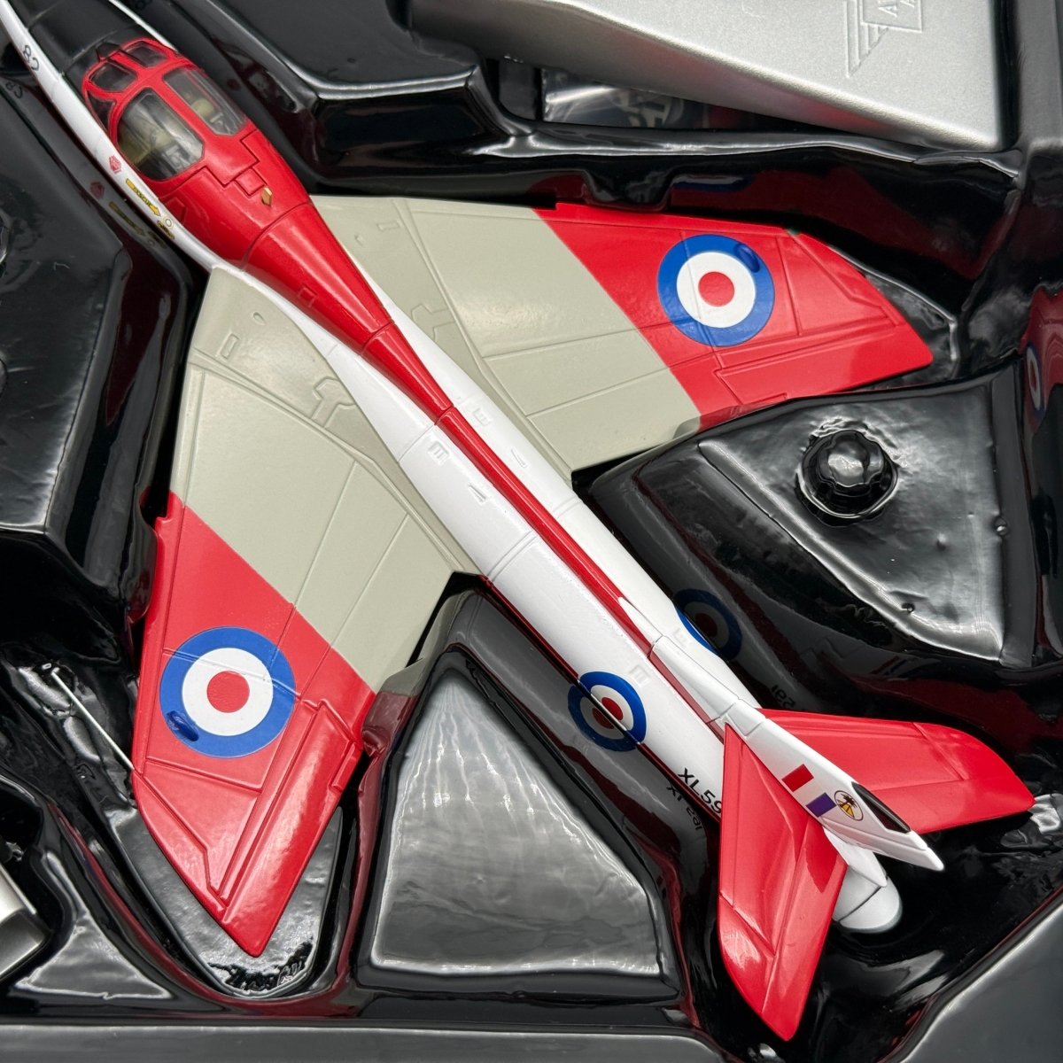 Corgi AA32715 1:72 Hawker Hunter T.Mk 7 RAF No.4 FTS XL591 Valley 1975 - Corgi