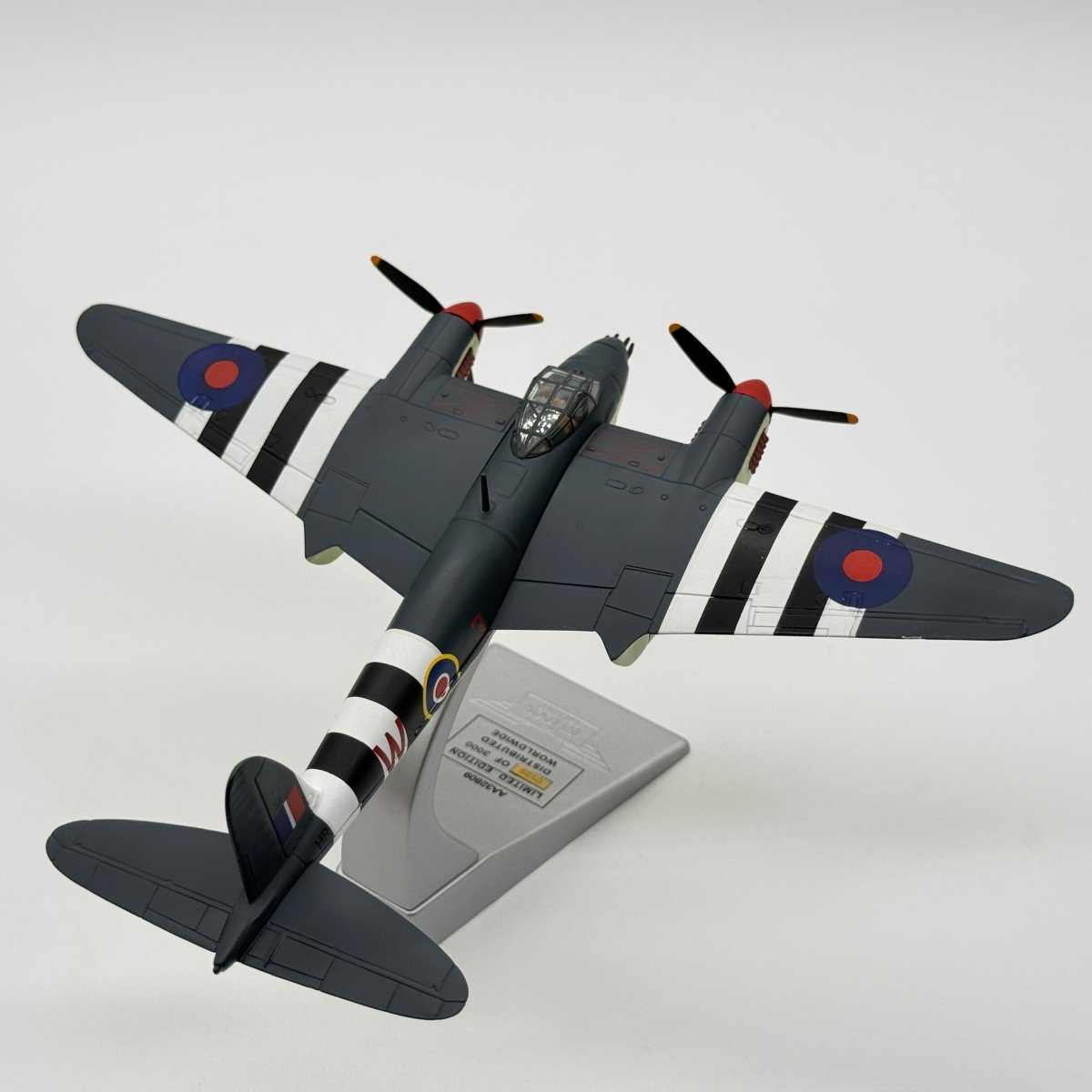 Corgi AA32809 1:72 de Havilland Mosquito FB.VI RAF No.235 Sqn HR118 3-W D-Day Invasion Stripes June 1944 - Corgi