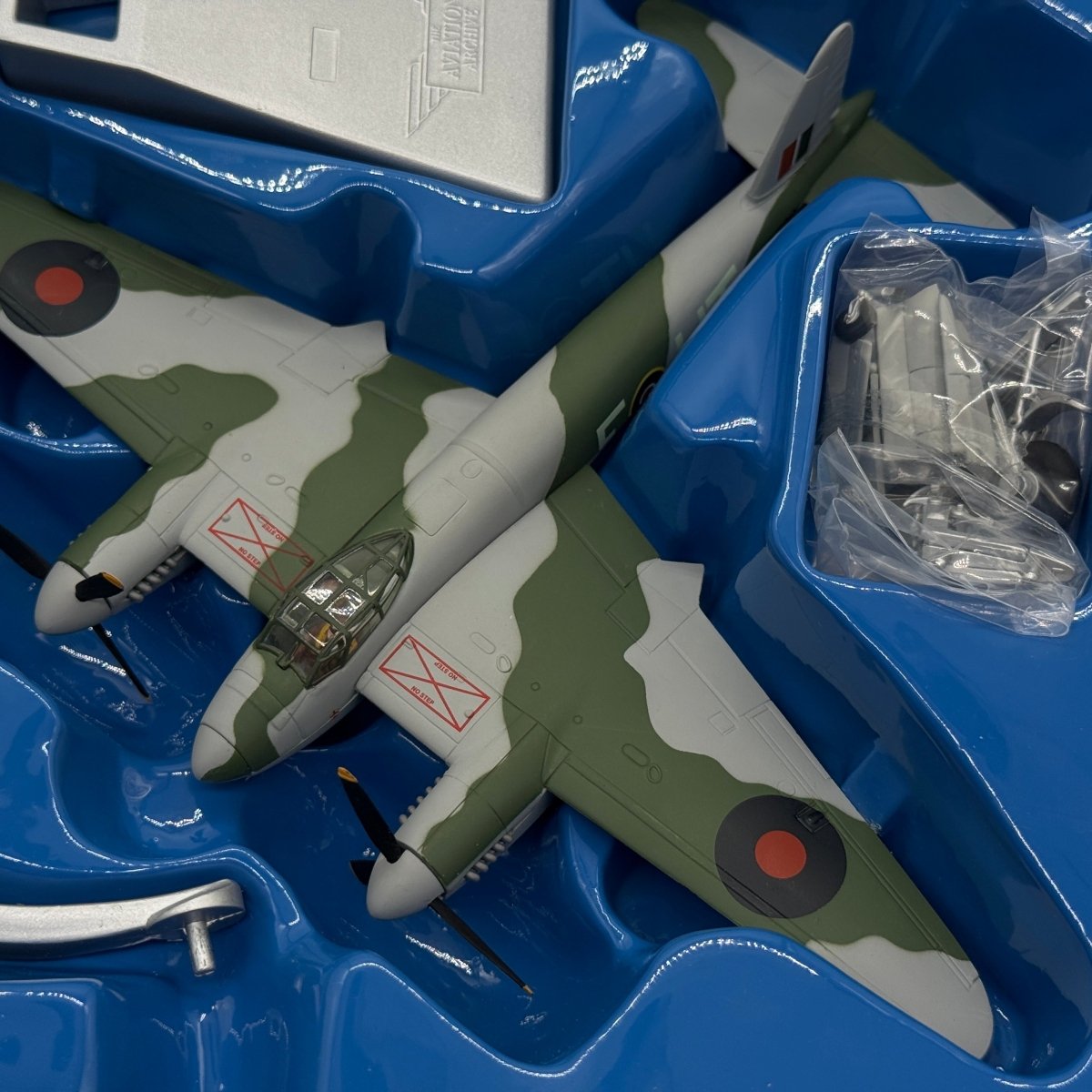 Corgi AA32811 1:72 de Havilland Mosquito T.MkIII British Aerospace RR299 - Corgi