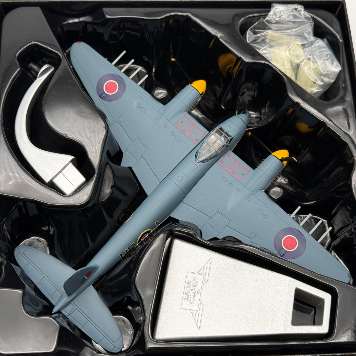 Corgi AA32818 1:72 de Havilland Mosquito FB.Mk VI RAF No.143 Sqn Banff 1945 - Corgi