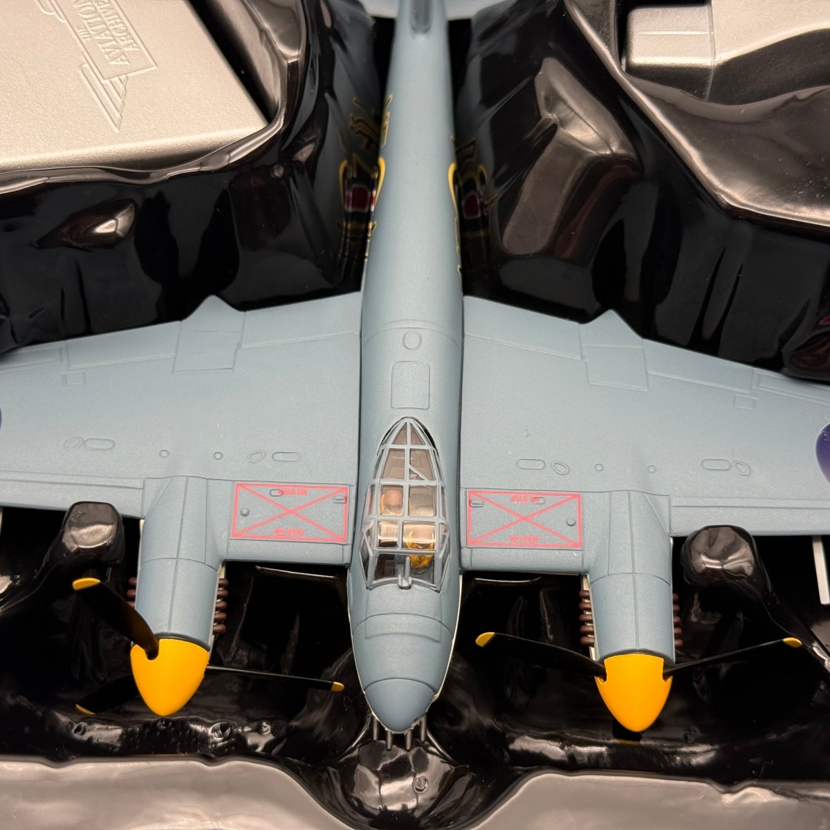 Corgi AA32818 1:72 de Havilland Mosquito FB.Mk VI RAF No.143 Sqn Banff 1945 - Corgi