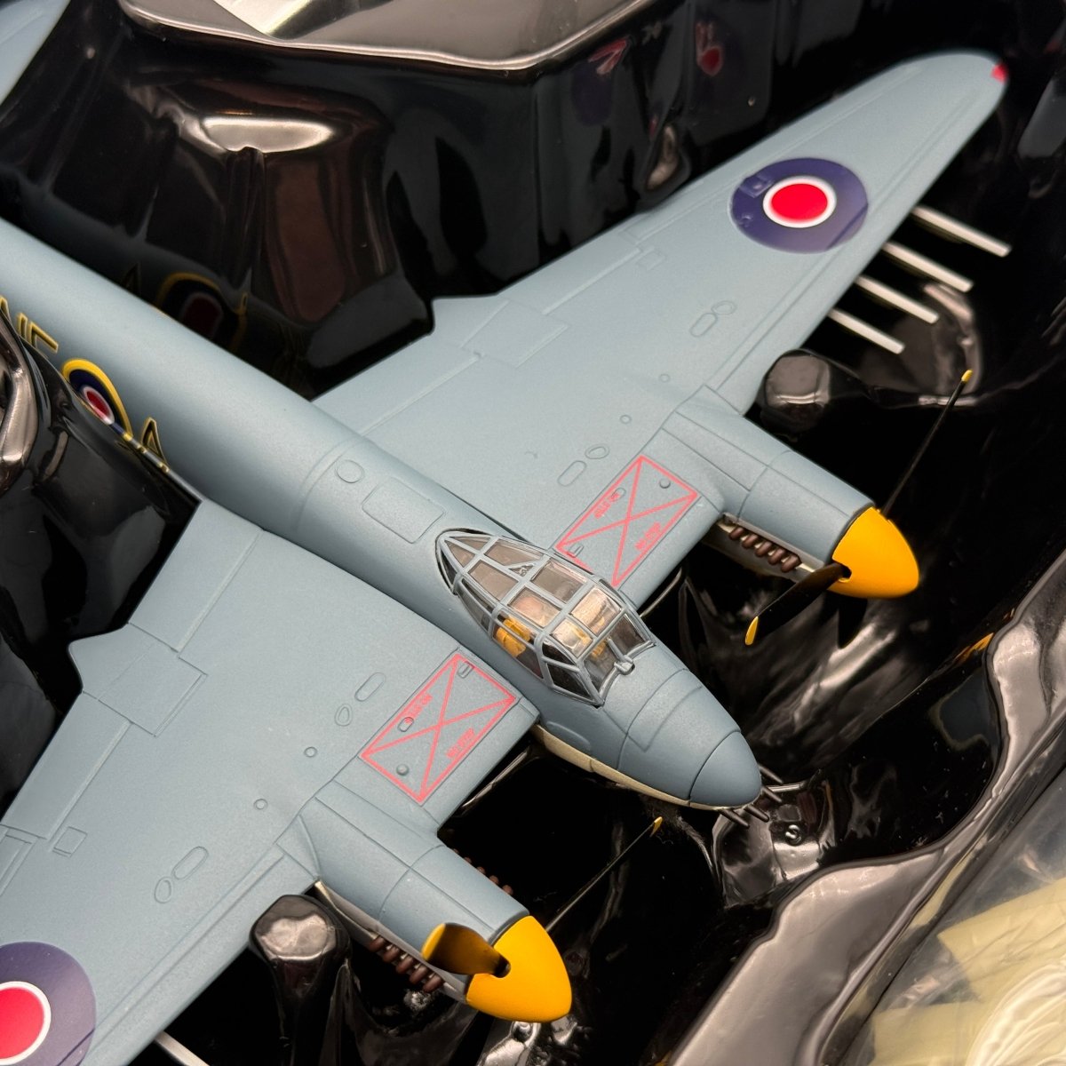 Corgi AA32818 1:72 de Havilland Mosquito FB.Mk VI RAF No.143 Sqn Banff 1945 - Corgi