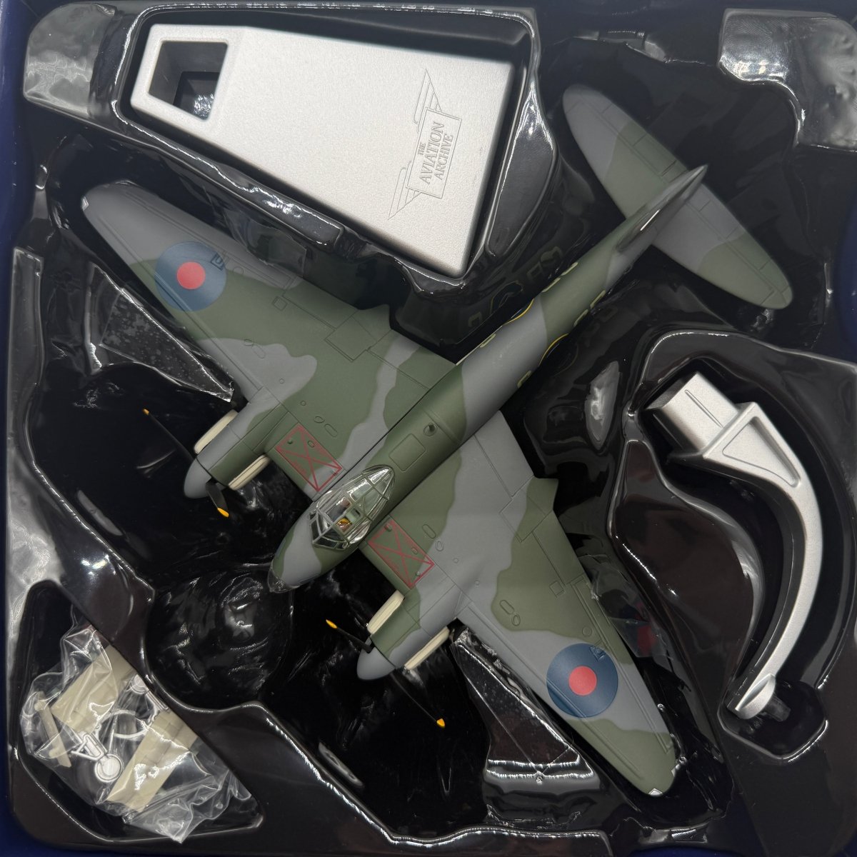 Corgi AA32820 1:72 de Havilland Mosquito B.Mk IV RAF No.105 Sqn DK296 George Parry - Corgi