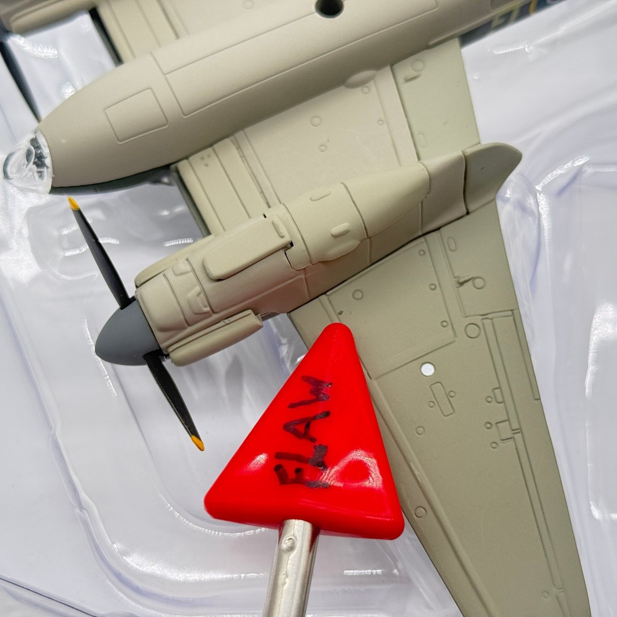Corgi AA32820 1:72 de Havilland Mosquito B.Mk IV RAF No.105 Sqn DK296 George Parry - Corgi