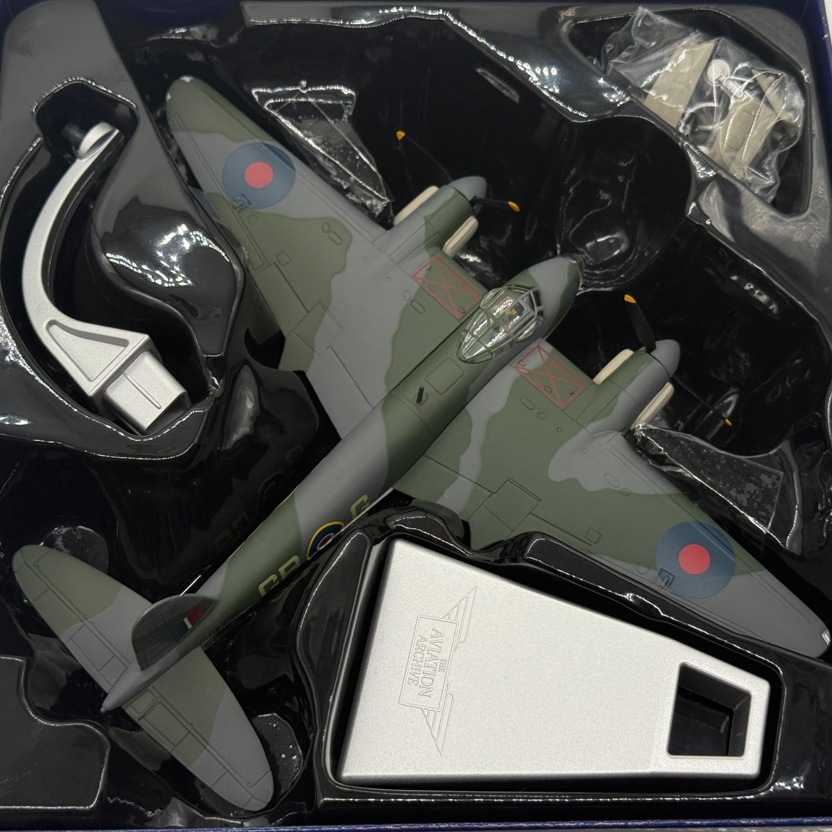 Corgi AA32820 1:72 de Havilland Mosquito B.Mk IV RAF No.105 Sqn DK296 George Parry - Corgi