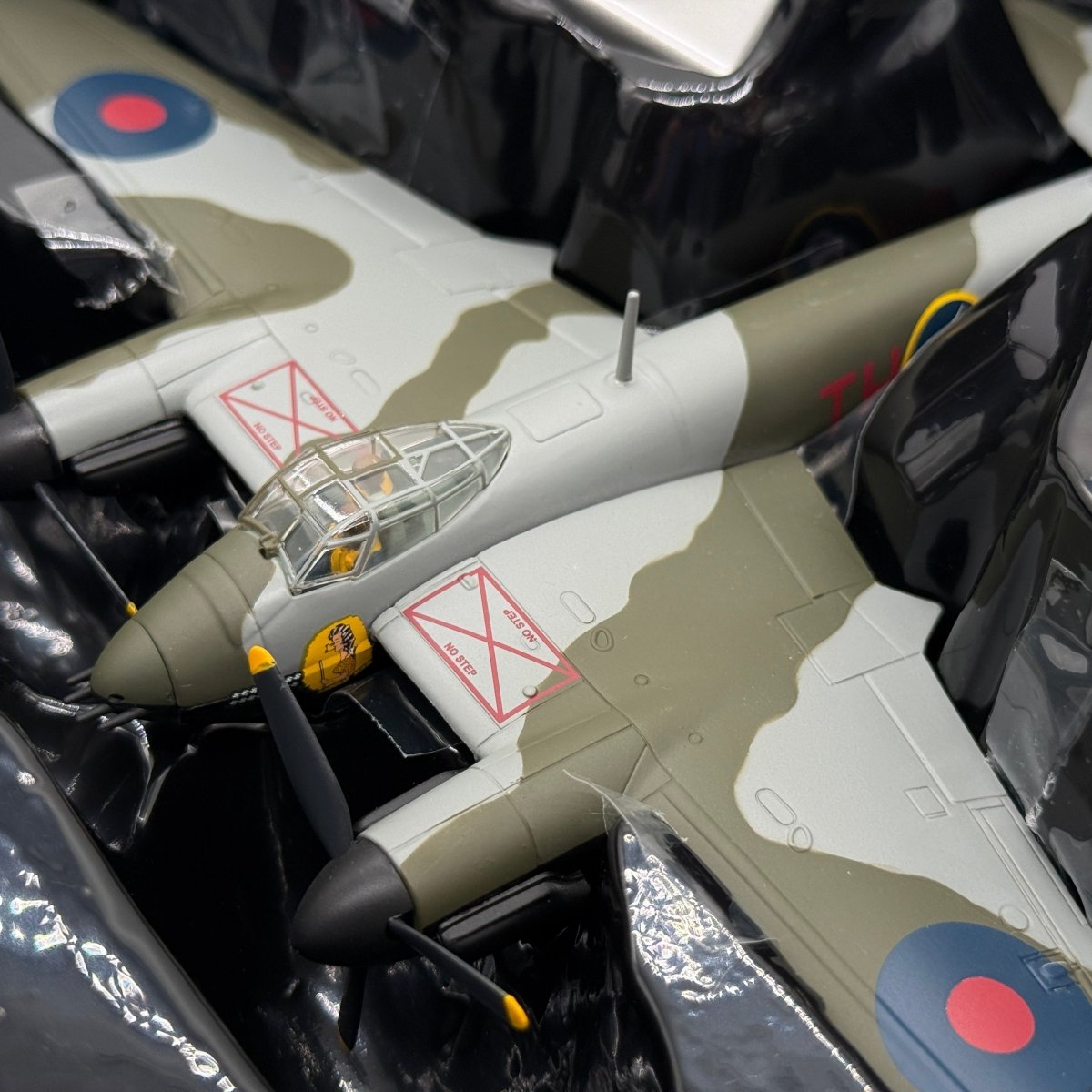 Corgi AA32821 1:72 De Havilland Mosquito FB.Mk VI RCAF No.418 Sqn Moonbeam McSwine - Corgi