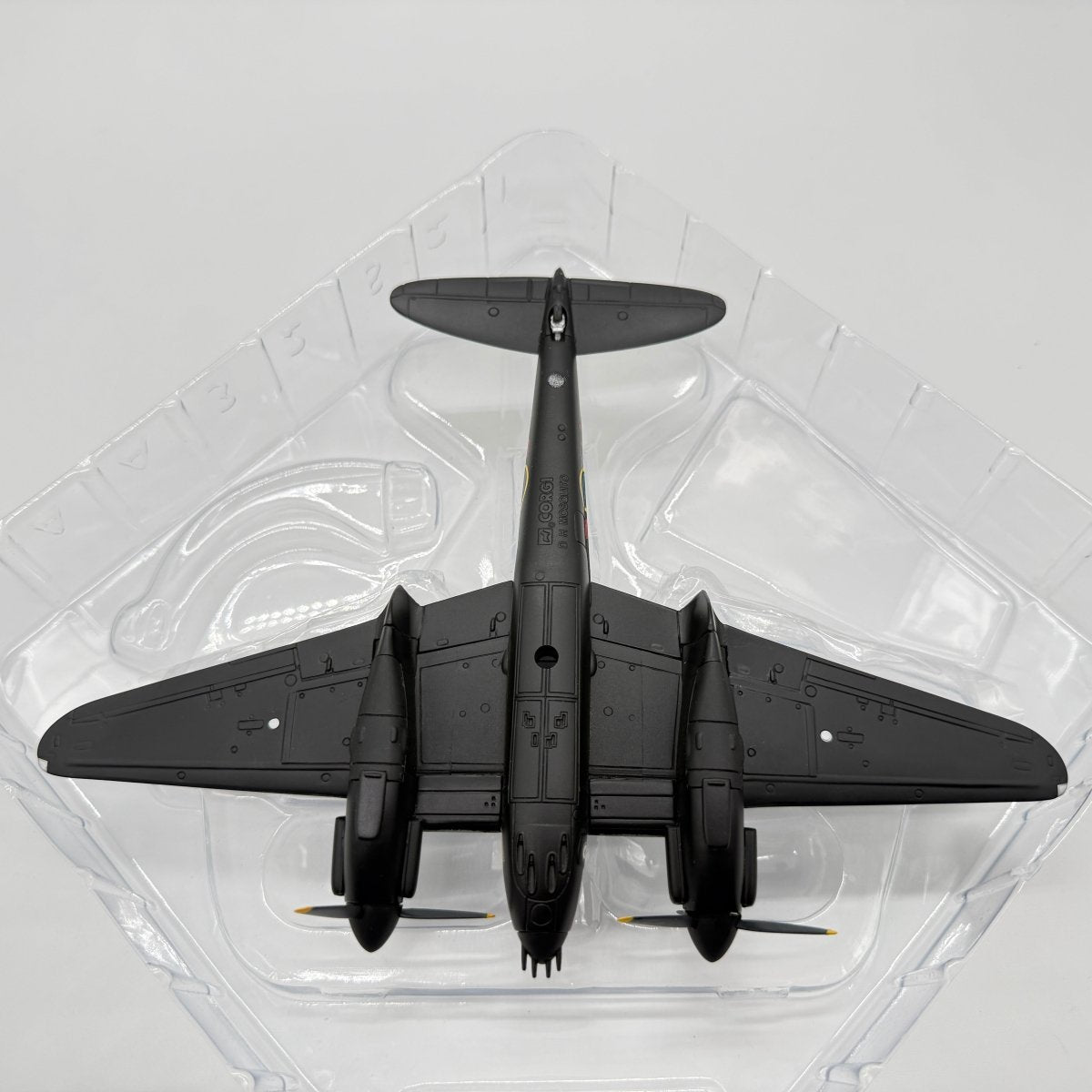 Corgi AA32821 1:72 De Havilland Mosquito FB.Mk VI RCAF No.418 Sqn Moonbeam McSwine - Corgi
