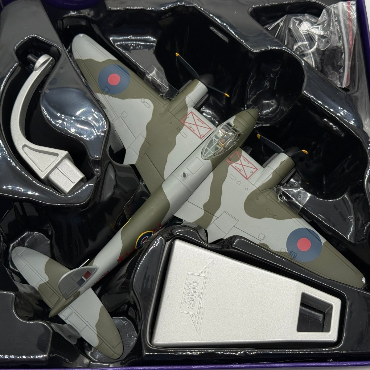 Corgi AA32821 1:72 De Havilland Mosquito FB.Mk VI RCAF No.418 Sqn Moonbeam McSwine - Corgi