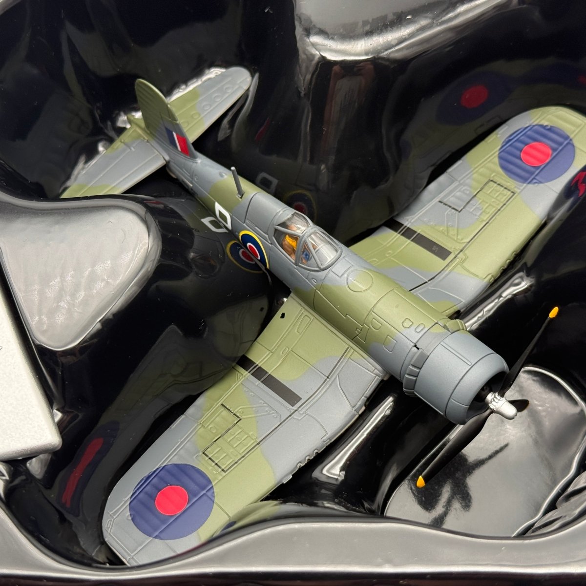 Corgi AA33015 1:72 Vought F4U Corsair RNFAA No.1842 NAS HMS Formidable 1944 - Corgi