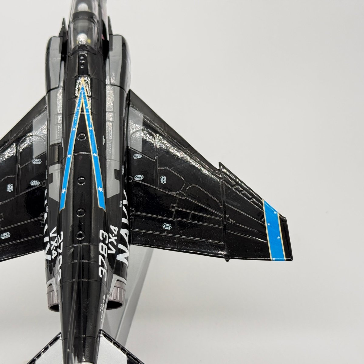 Corgi AA33205 1:72 McDonnell Douglas F-4J Phantom II US Navy VX-4 Vandy 1 Black Bunny NAS Point Mugu 1969 - Corgi