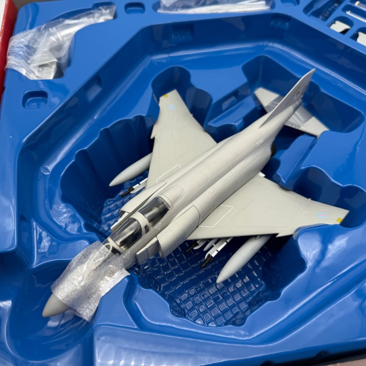 Corgi AA33210 1:72 McDonnell Douglas F - 4J Phantom II RAF No.74 Sqn ZE360 1986 - Corgi