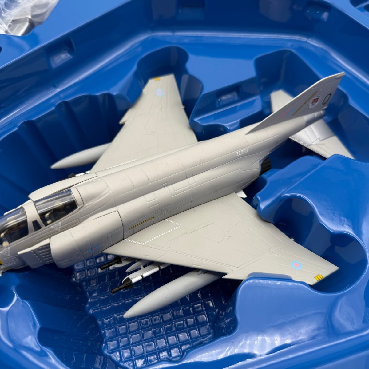 Corgi AA33210 1:72 McDonnell Douglas F - 4J Phantom II RAF No.74 Sqn ZE360 1986 - Corgi