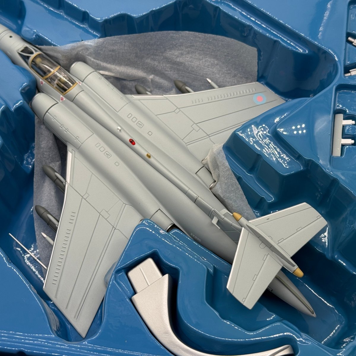 Corgi AA34105 1:72 Blackburn Buccaneer S.Mk 2B RAF No.208 Sqn XX895 RAF Lossiemouth 1993 - Corgi