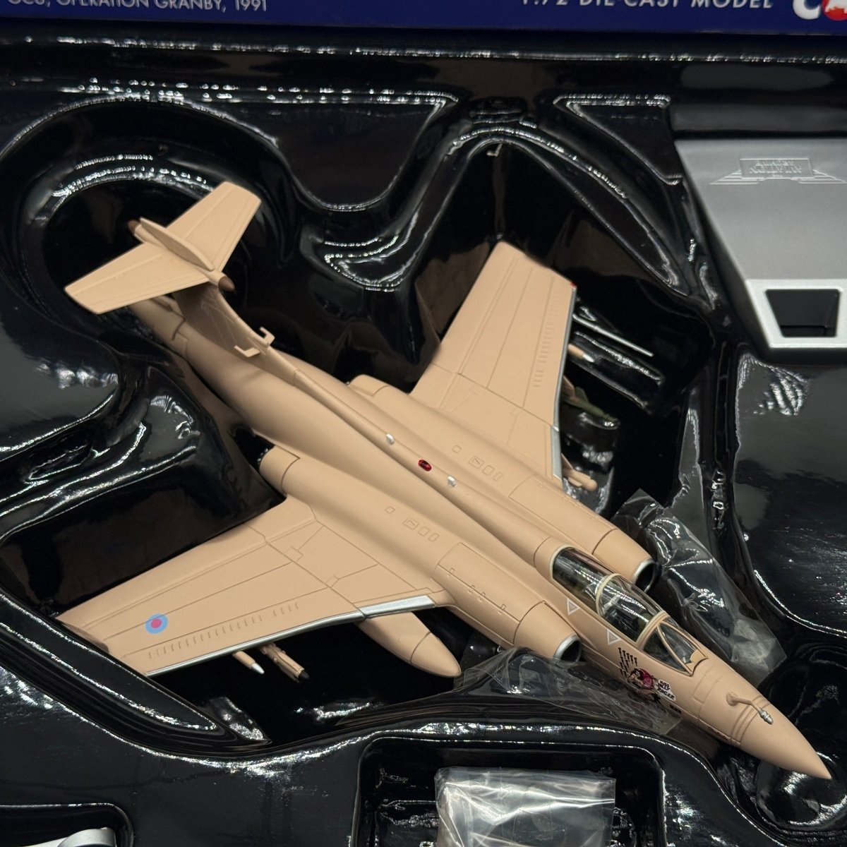 Corgi AA34112 1:72 Blackburn Buccaneer S.Mk 2B RAF No.237 OCU XW533 Miss Jolly Roger Operation Granby 1991 - Corgi