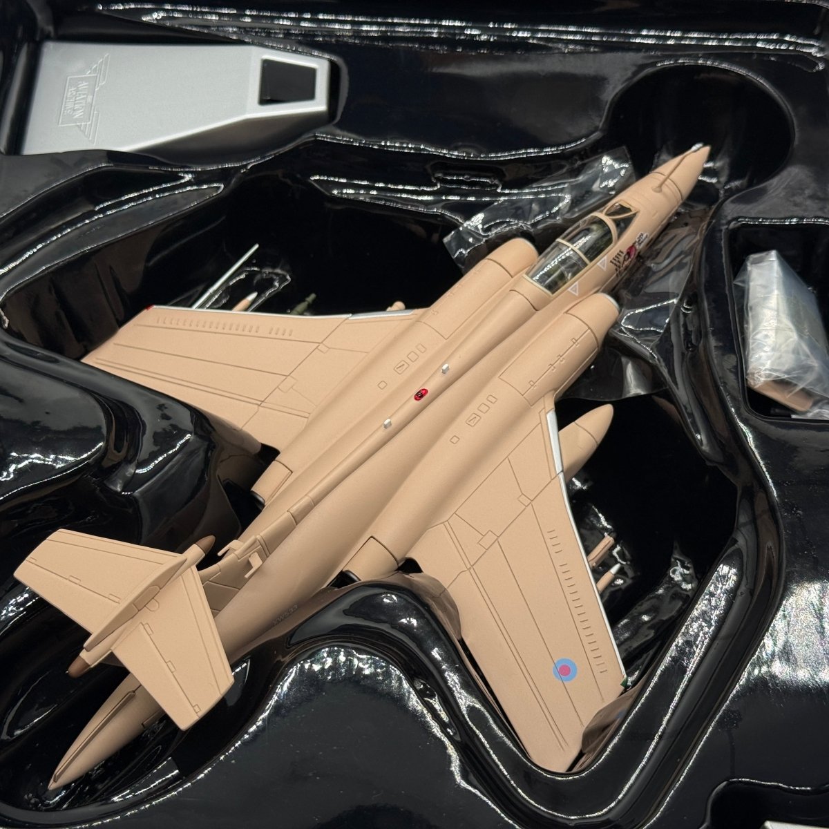 Corgi AA34112 1:72 Blackburn Buccaneer S.Mk 2B RAF No.237 OCU XW533 Miss Jolly Roger Operation Granby 1991 - Corgi