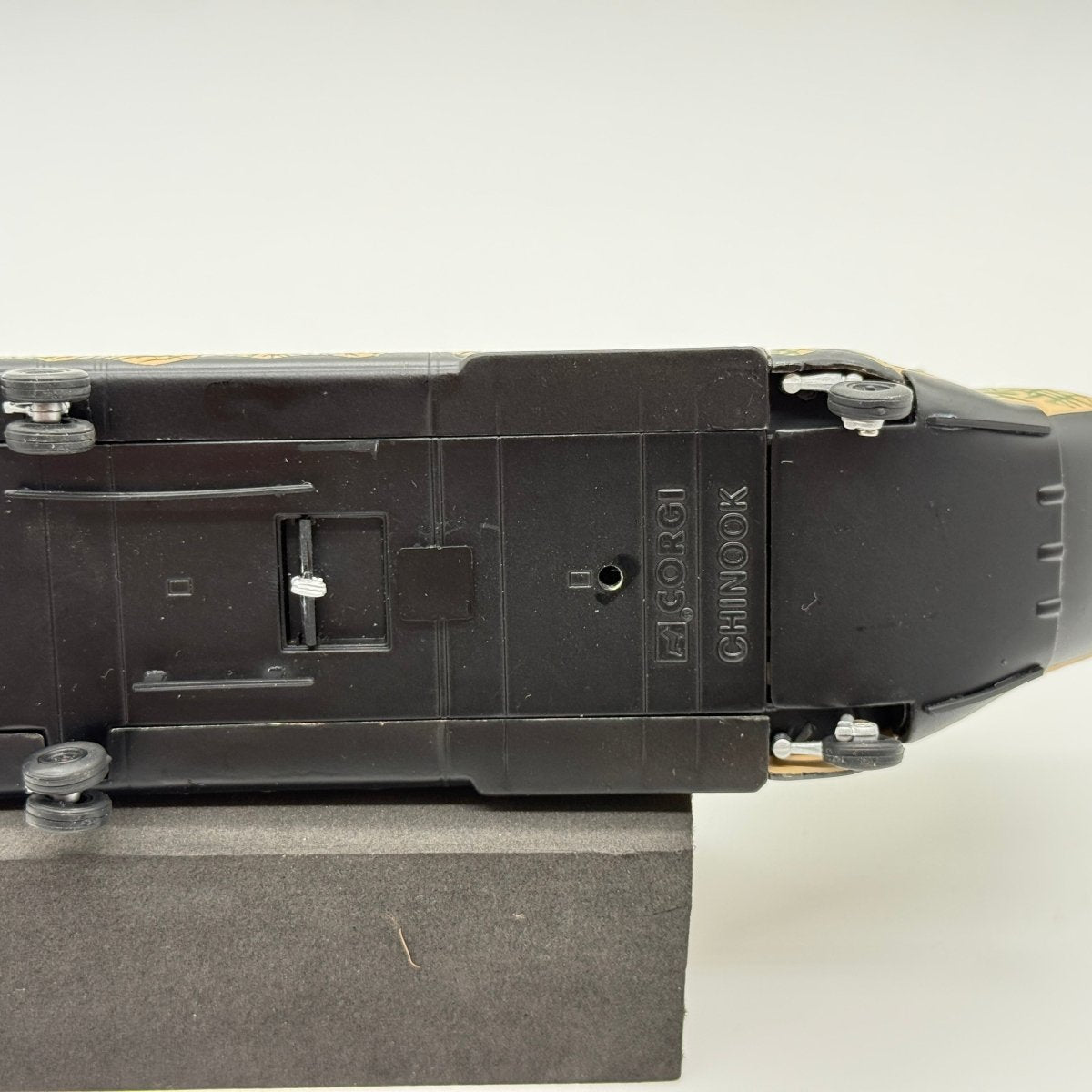 Corgi AA34209 1:72 Boeing Chinook HC.Mk 1 RAF No.7 & 18 Sqns Bravo Two Zero Saudi Arabia 1991 - Corgi