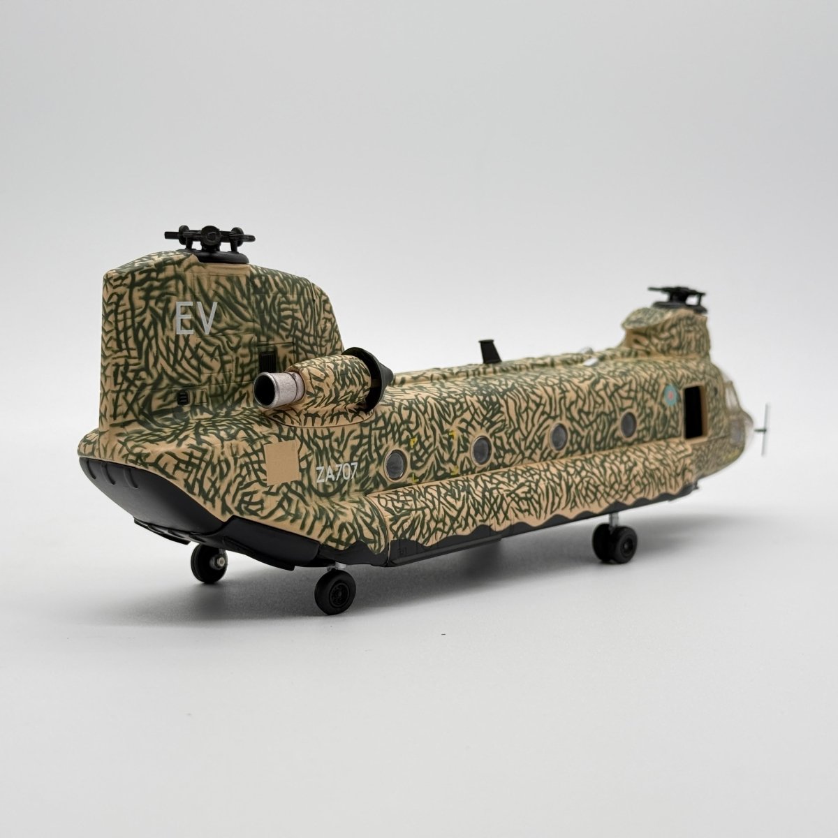 Corgi AA34209 1:72 Boeing Chinook HC.Mk 1 RAF No.7 & 18 Sqns Bravo Two Zero Saudi Arabia 1991 - Corgi