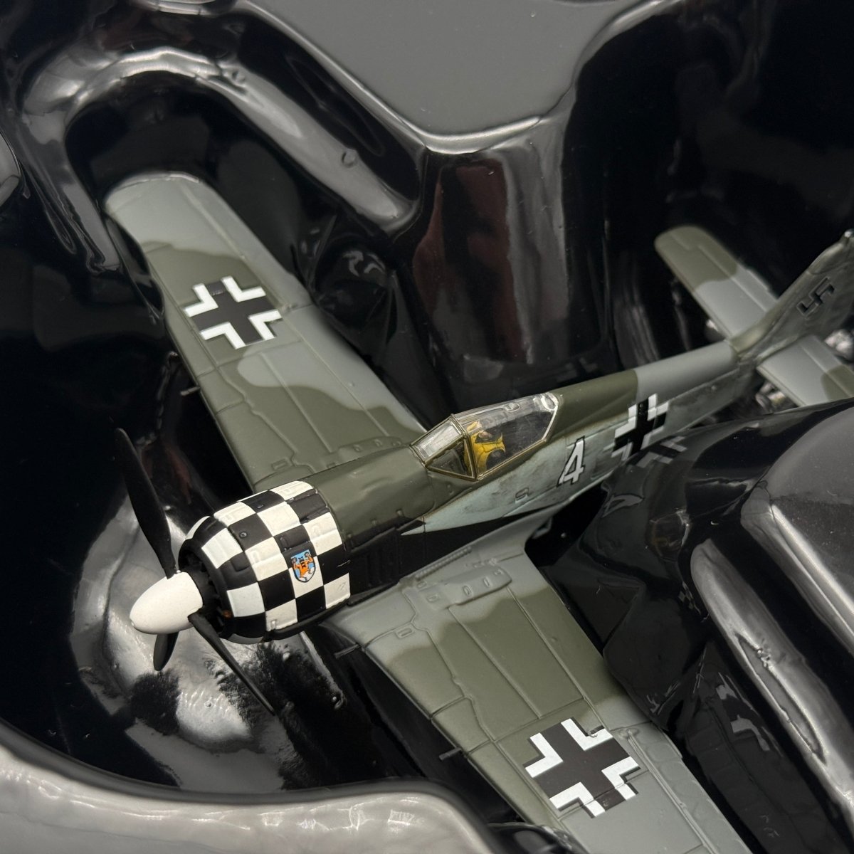 Corgi AA34313 1:72 Focke - Wulf Fw 190A Luftwaffe 1./JG 1 Schiphol 1943 - Corgi