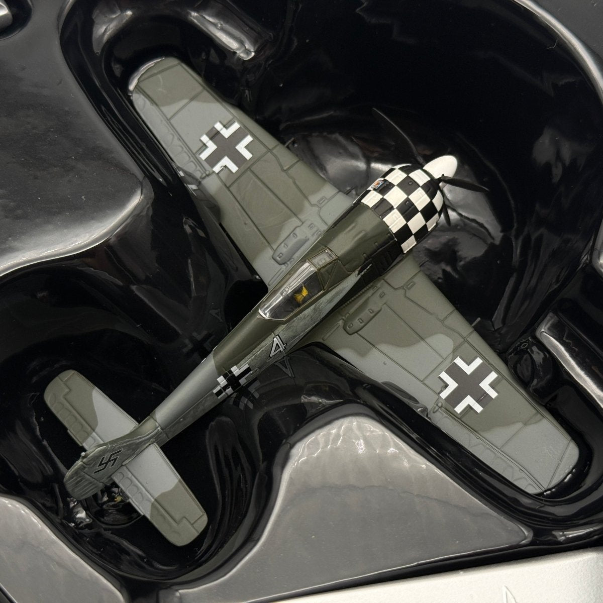 Corgi AA34313 1:72 Focke - Wulf Fw 190A Luftwaffe 1./JG 1 Schiphol 1943 - Corgi