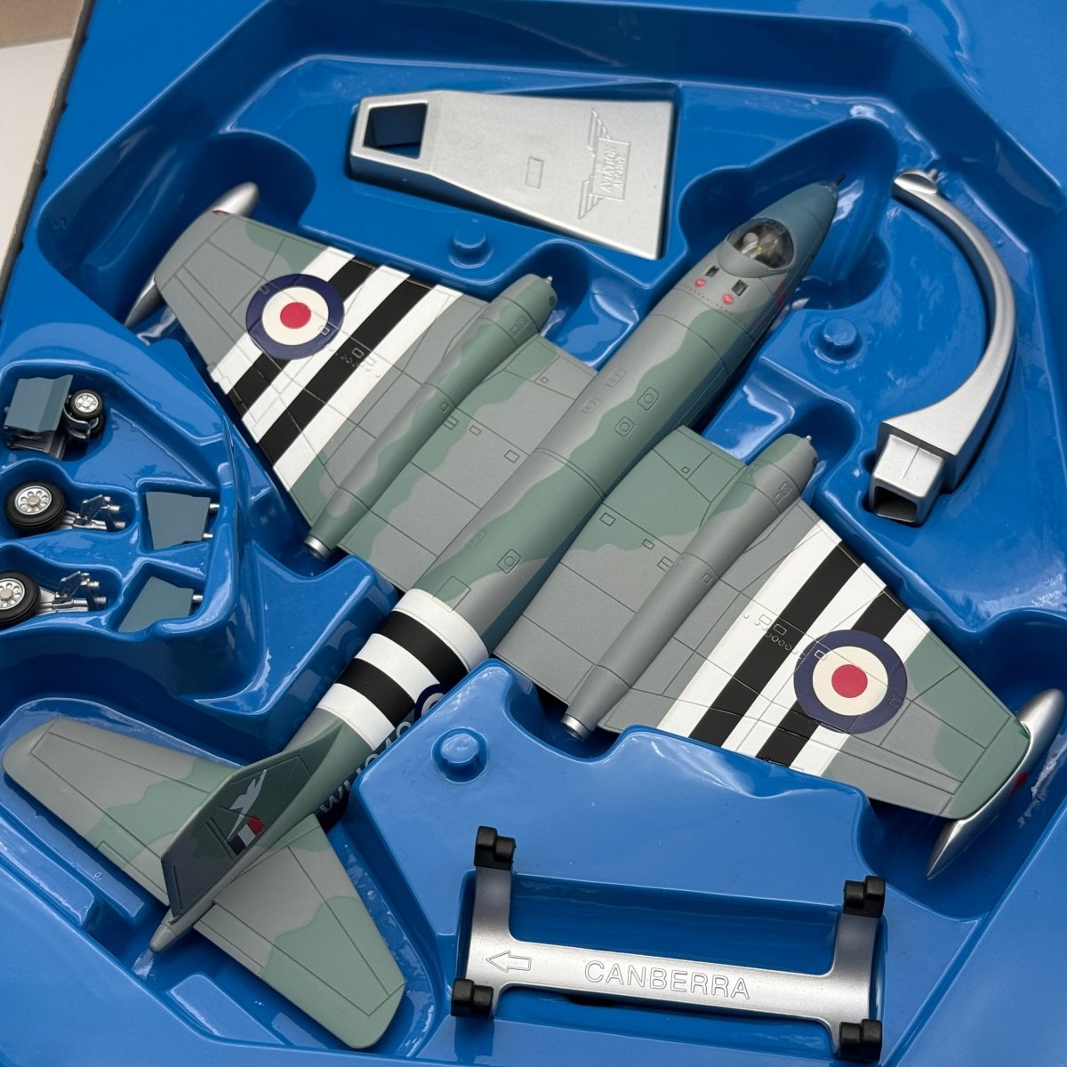 Corgi AA34701 1:72 English Electric Canberra B.Mk 2 WH640 10 Sqn Suez 1956 - Corgi